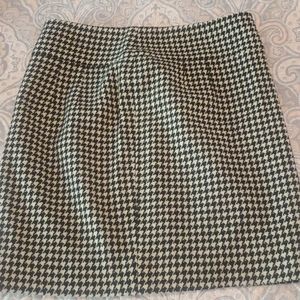 Houndstooth print skirt